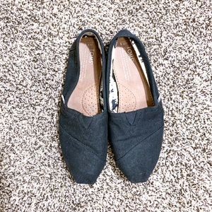 Black TOMS women’s 7.5